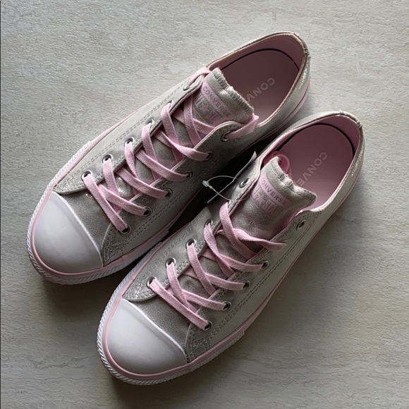 NWT converse low tops - Picture 8 of 9